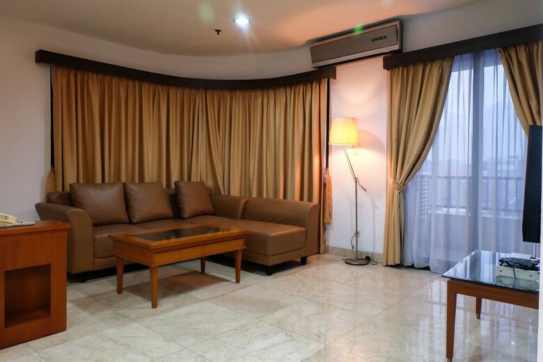 2 Bedroom Park Royale Apartment By Travelio