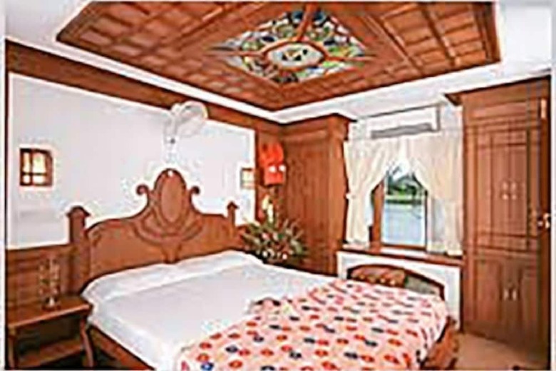 Guesthouser 3 Bhk Houseboat E567