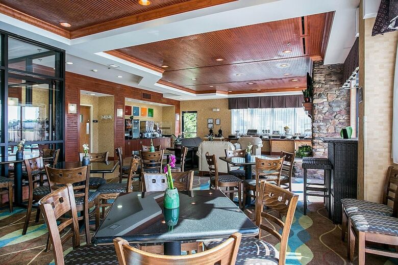 Hotel Comfort Suites Augusta Riverwatch