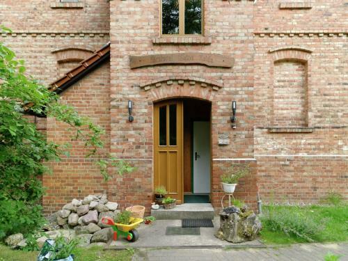 Modern Apartment In Furstenwalde With Private Garden