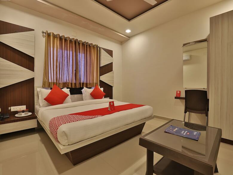 Oyo 11750 Hotel Starz