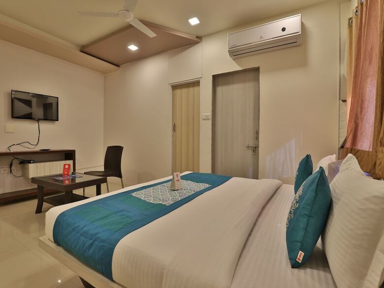 Oyo 11750 Hotel Starz