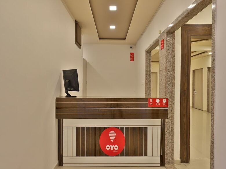 Oyo 11750 Hotel Starz