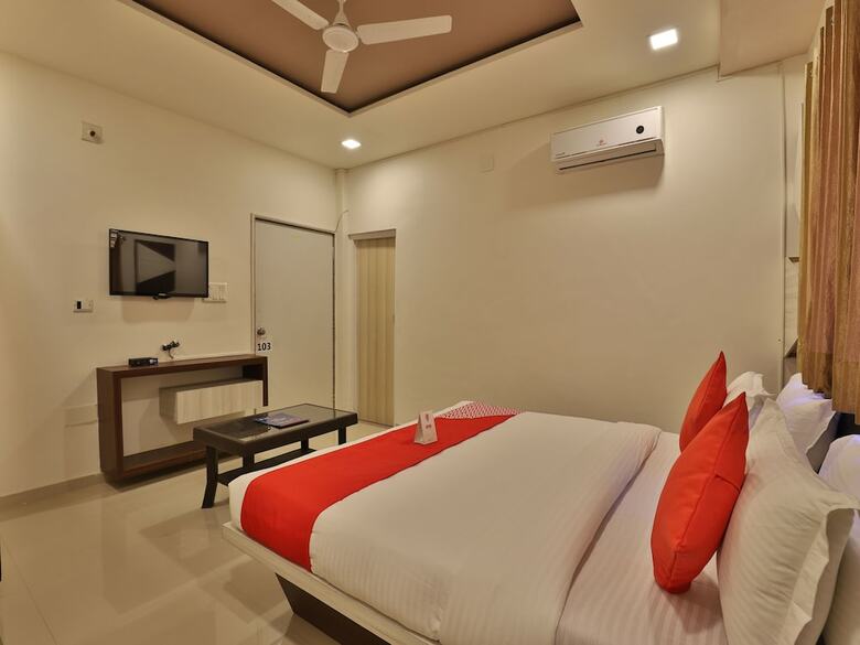 Oyo 11750 Hotel Starz