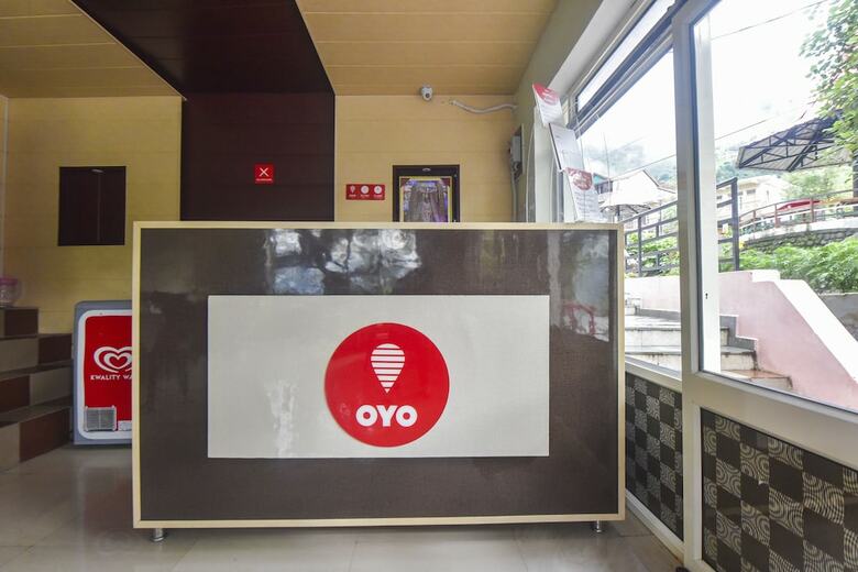 Hotel Oyo 12411 Woodside Guest House