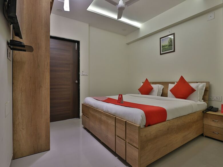 Oyo 12462 Hotel Shiv Inn
