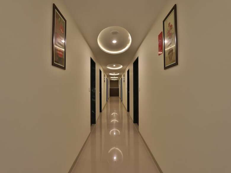 Oyo 12462 Hotel Shiv Inn