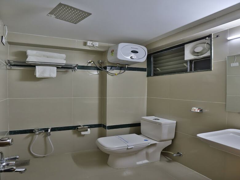 Oyo 12462 Hotel Shiv Inn