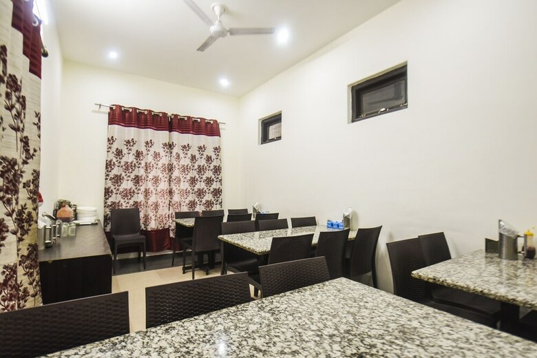 Oyo 12662 Hotel Granite Peak