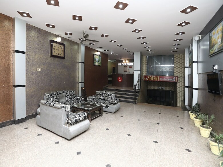 Oyo 12490 Hotel Paradise Plaza