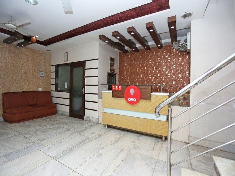 Oyo 10588 Hotel Golden Square