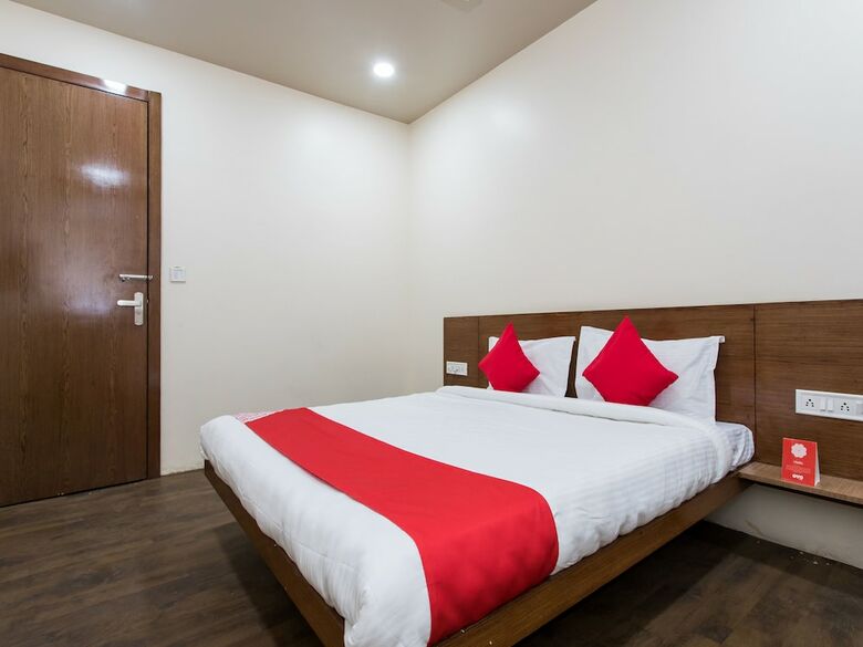 Oyo 11929 Hotel Ridhi Sidhi