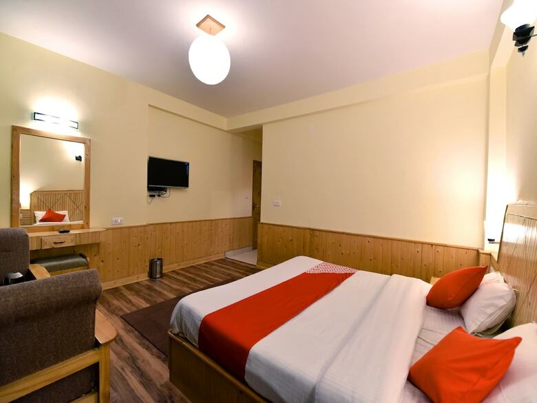 Hotel Oyo 12735 The Manali Lodge