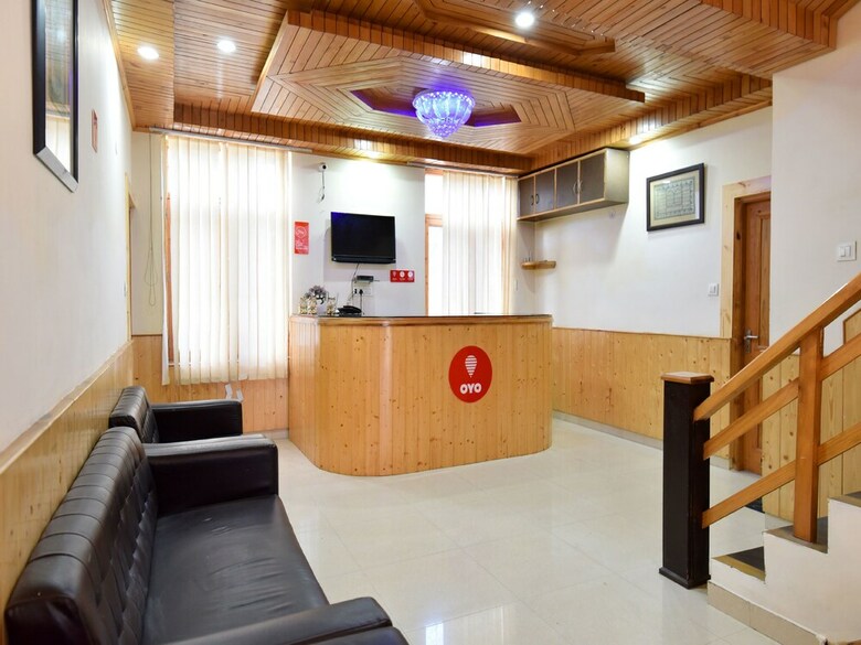 Hotel Oyo 13267 Hillside Valley