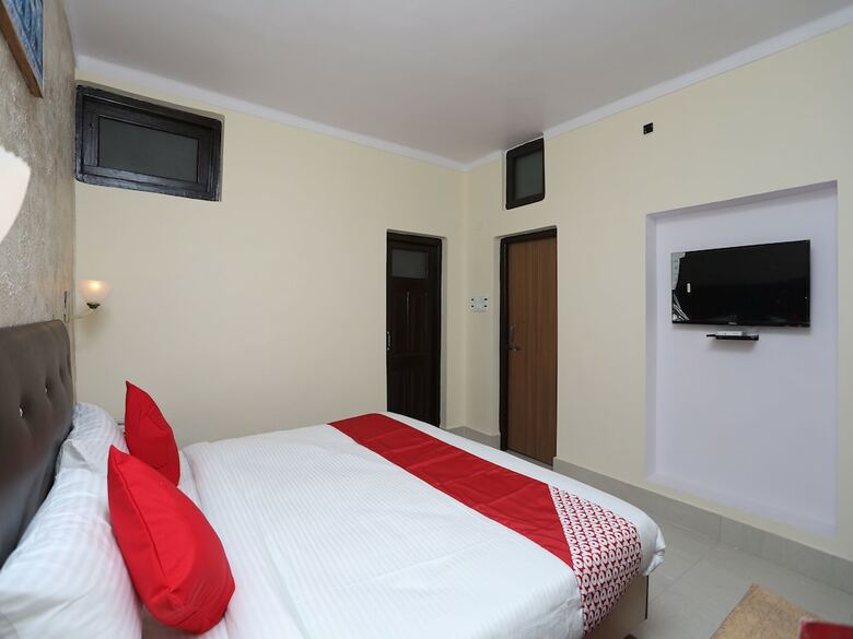 Oyo 12222 Hotel Silverton