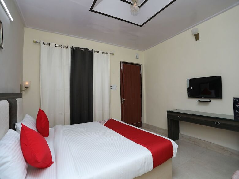 Oyo 12222 Hotel Silverton