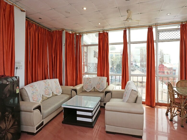 Oyo 13243 Hotel City Castle