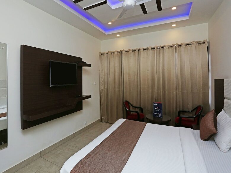 Oyo 13243 Hotel City Castle