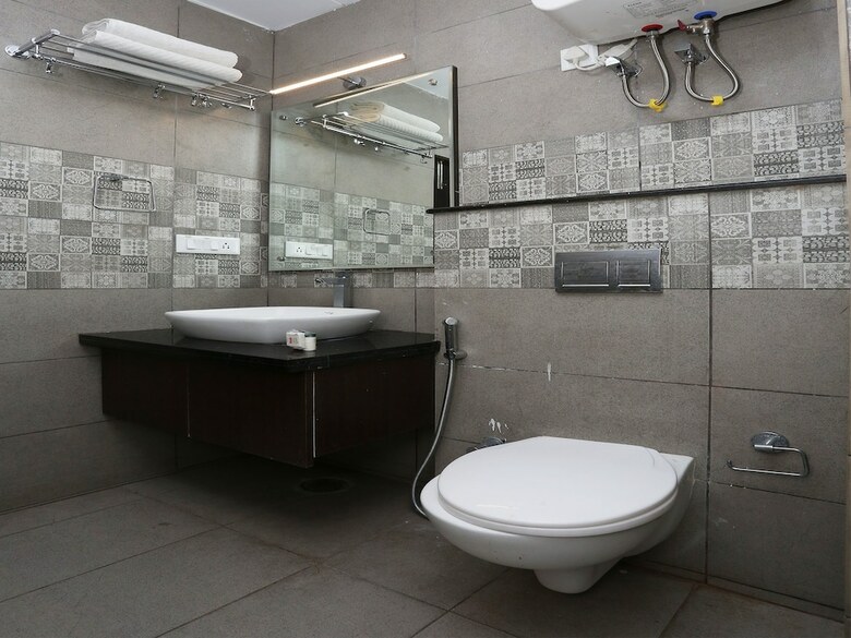 Oyo 13243 Hotel City Castle
