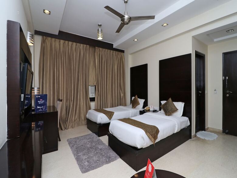 Hotel Oyo 13783 The Claire