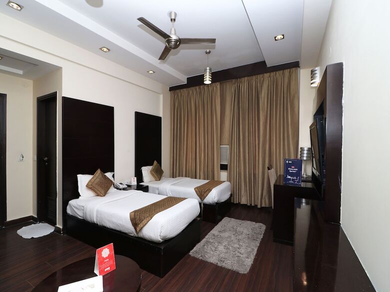 Hotel Oyo 13783 The Claire