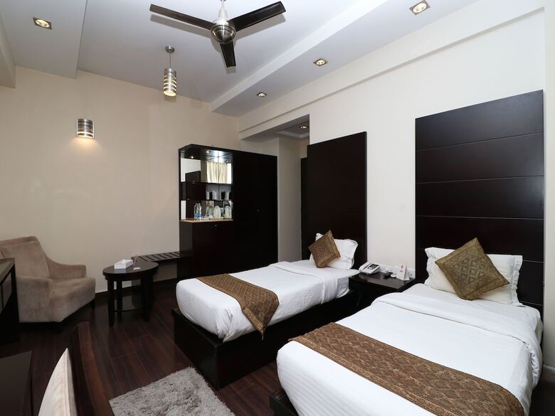 Hotel Oyo 13783 The Claire