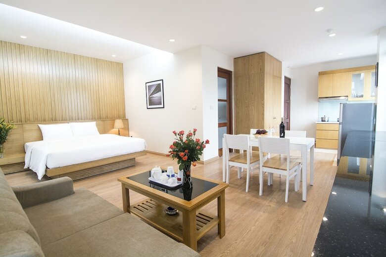 Canary Hotel & Apartment