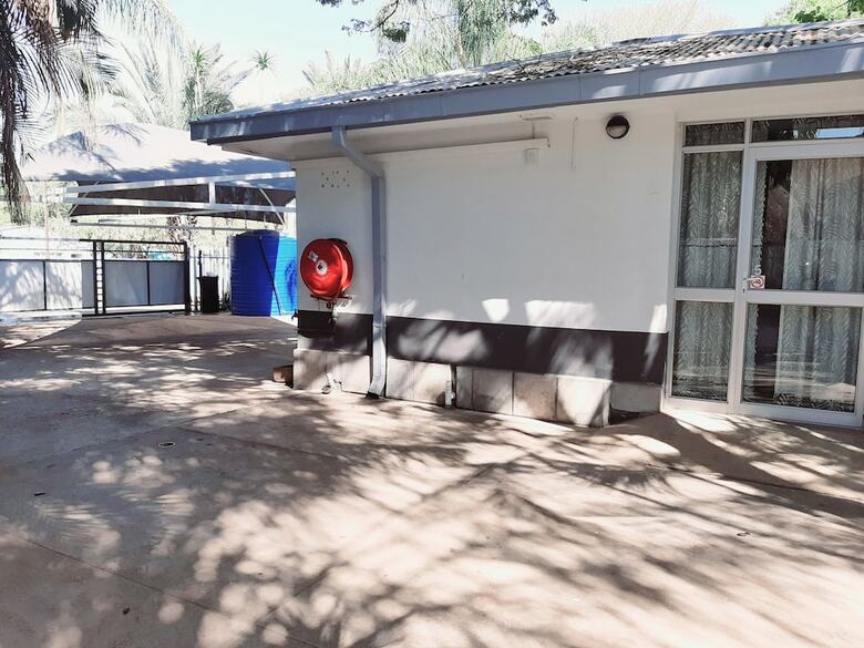 Hotel Herberg Guest House & Coffee Shop