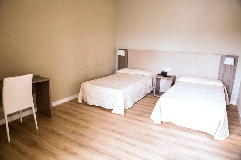 Hotel Restaurante Villa Ceut�