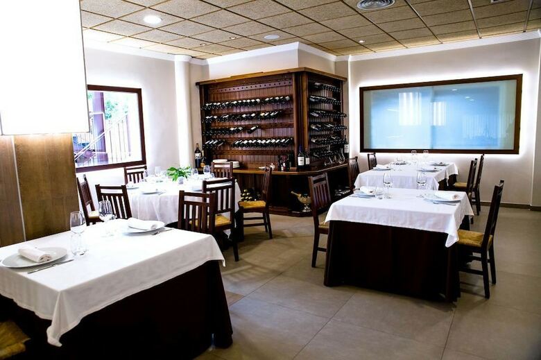 Hotel Restaurante Villa Ceut�