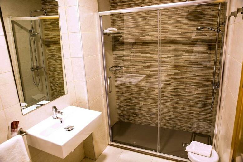 Hotel Restaurante Villa Ceut�