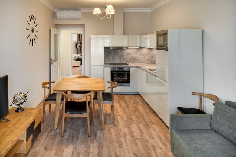 Louren Apartments