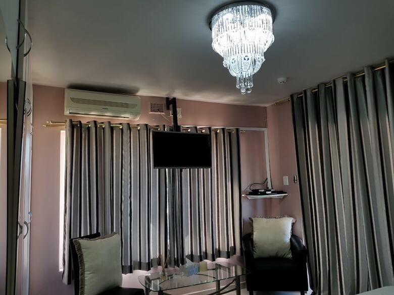 Hotel Rj's Guesthouse