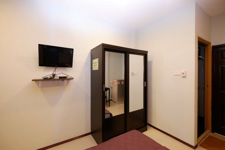 Hotel Amornrat Place