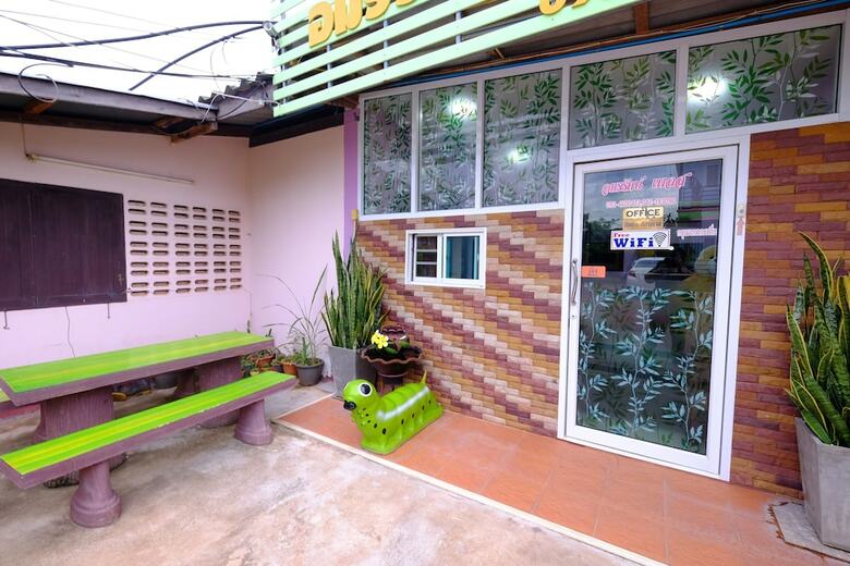 Hotel Amornrat Place