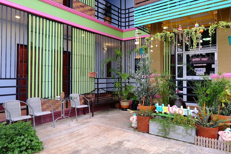 Hotel Amornrat Place