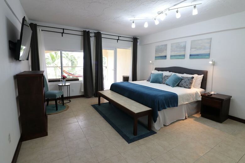 Parham Plaza Hotel