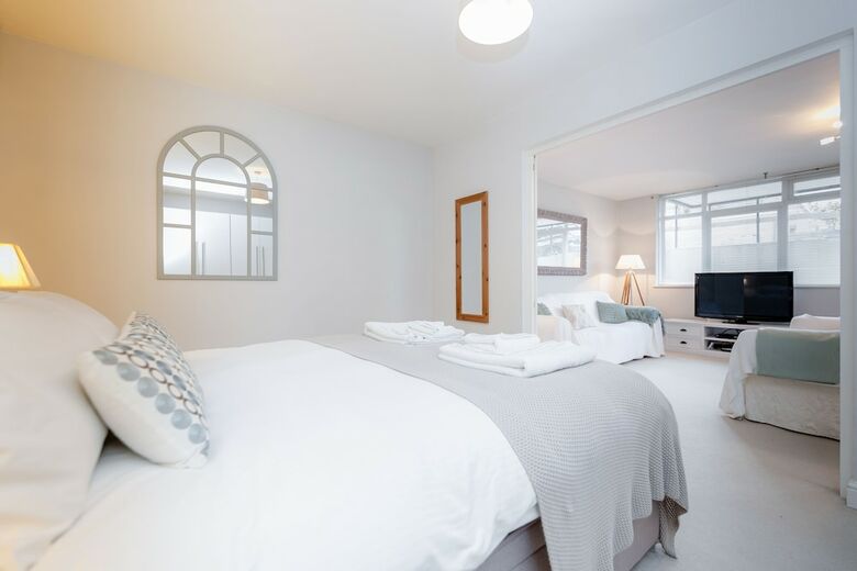 Putney Court - 1 Bed Apartment By Basetogo