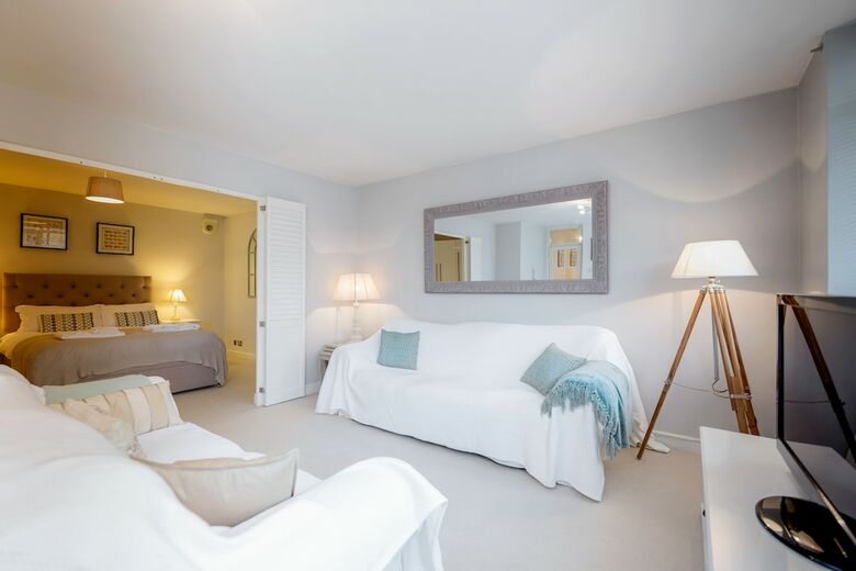 Putney Court - 1 Bed Apartment By Basetogo