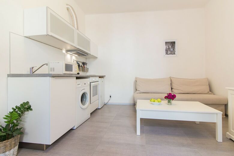 Apartamentos Prague City Apt On Wenceslassquare For 6