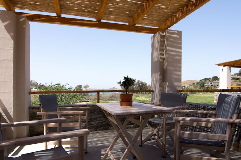 Apartamentos Vourkari Village