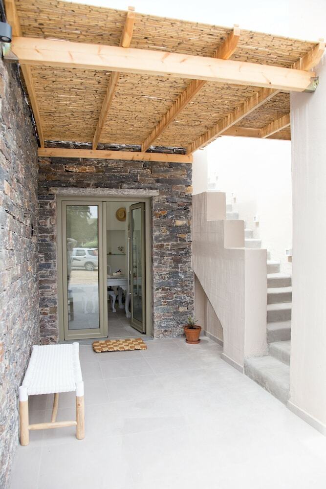 Apartamentos Vourkari Village