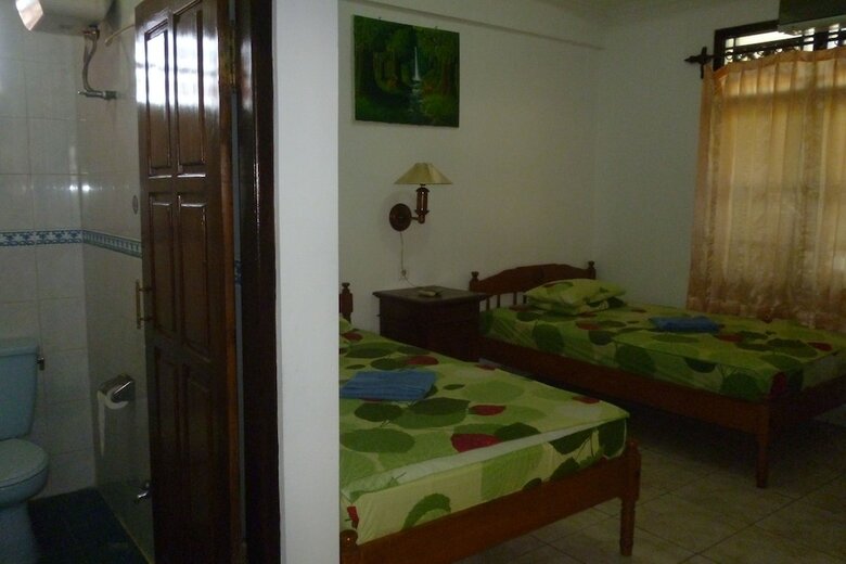 Hotel Pondok Santhi Homestay