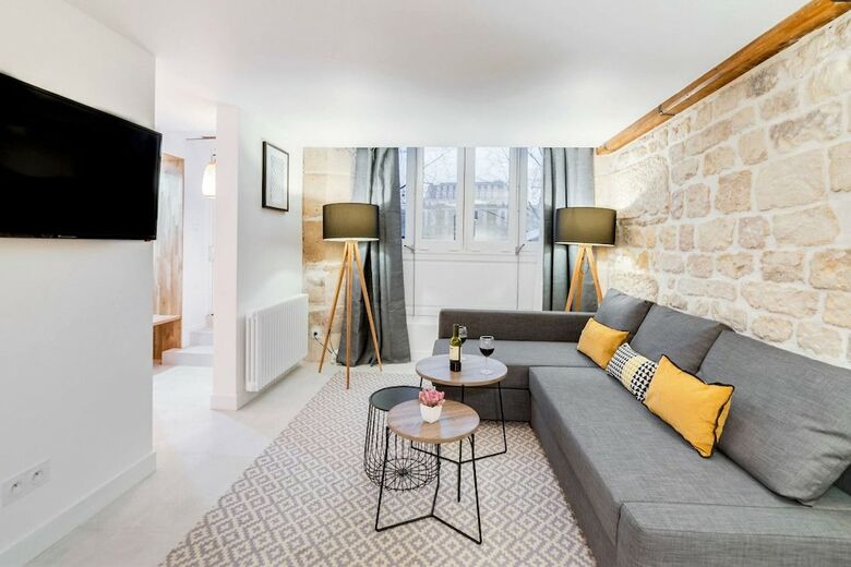 Apartamento Spacious And Charming Flat On �le de La Cit�