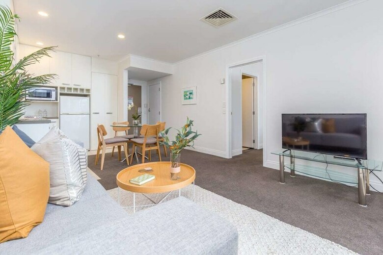 Zodiak's Gorgeous Apartment With Pool & Gym