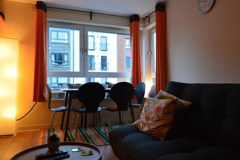 Modern 2 Bedroom Apartment Near The Sea