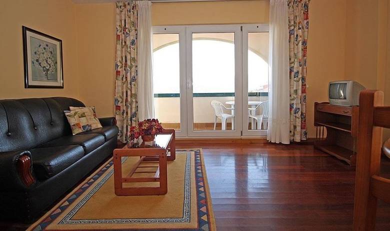 102896 -  Apartment In Corcubi�n