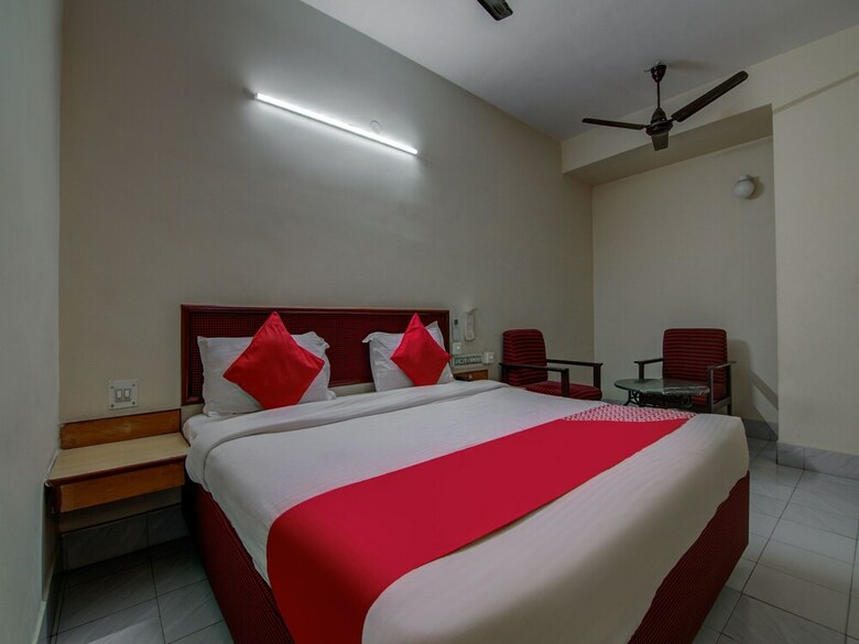 Hotel Oyo 14670 Saaket Residency