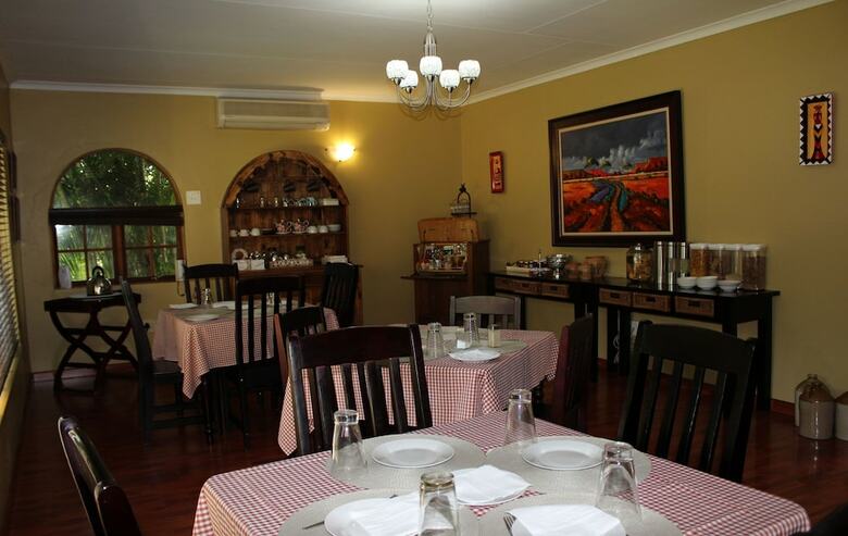 Hotel Four Seasons Guesthouses
