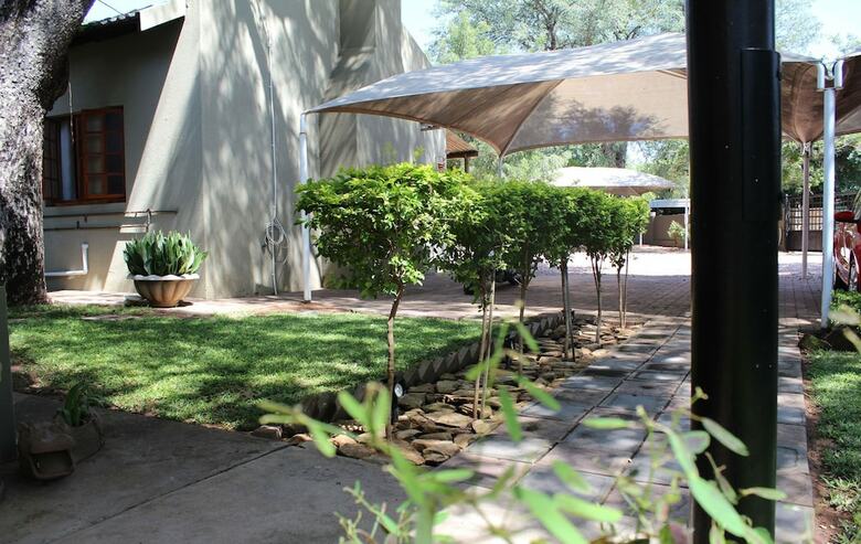 Hotel Four Seasons Guesthouses